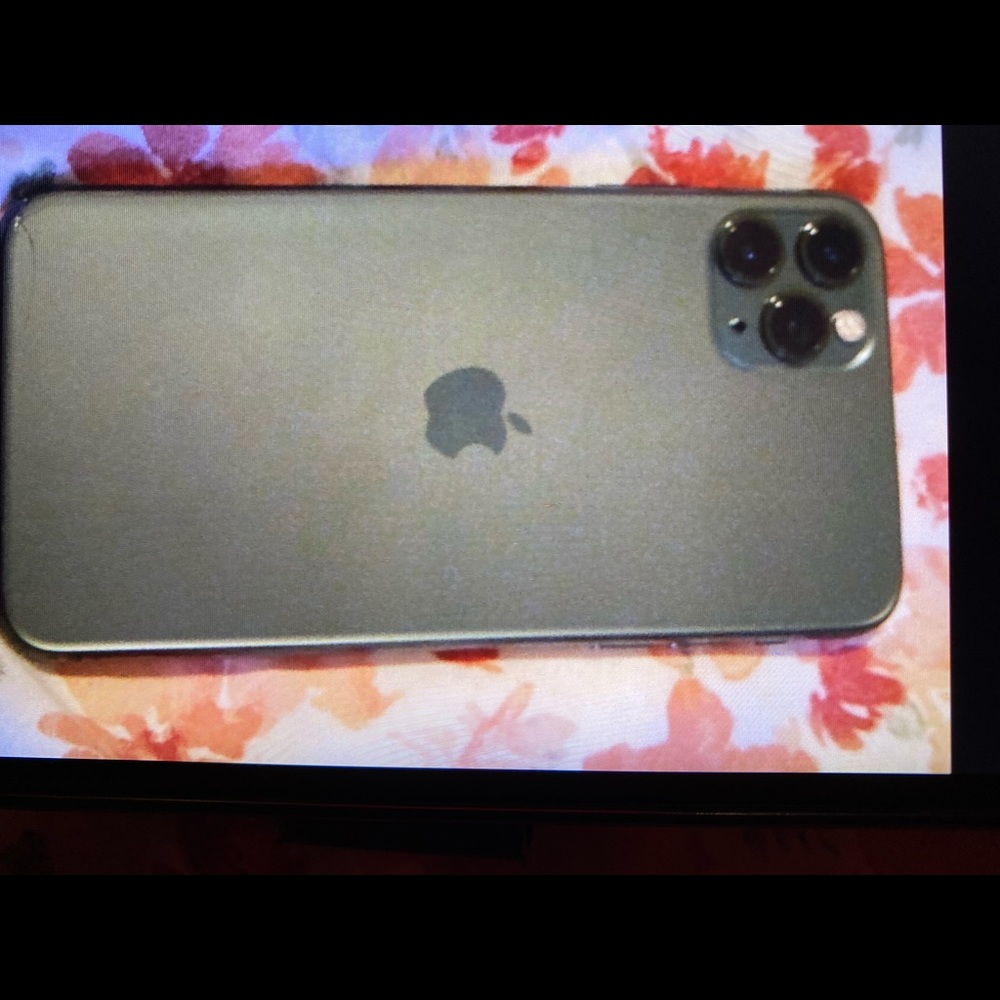 Selling my 11pro Max iPhone Apple.